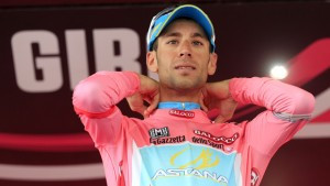 vincenzo-nibali-sempre-maglia-rosa-dopo-15-tappe-300x169